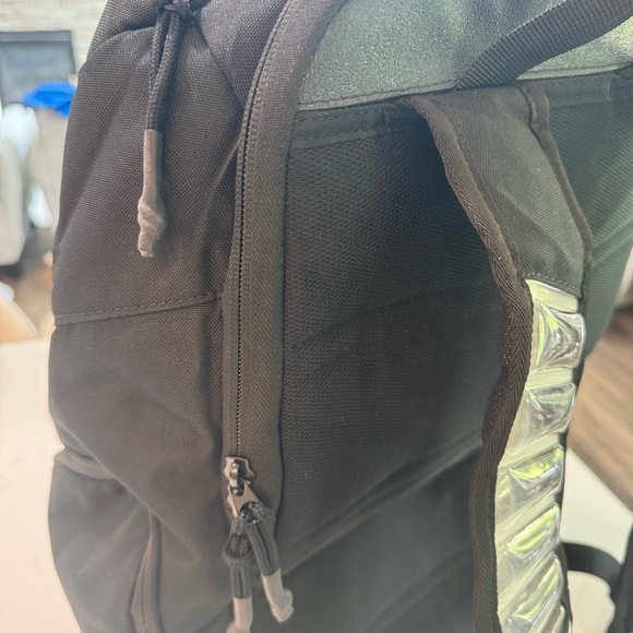 Nike Elite Pro Basketball Backpack. Excellent used condition- barely used. - Picture 6 of 8
